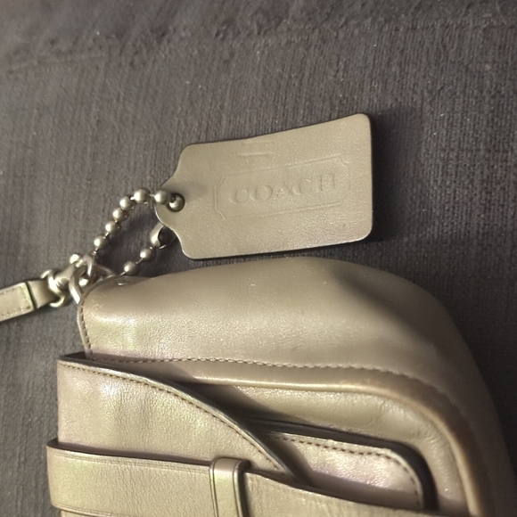 Coach - Picture 2 of 7